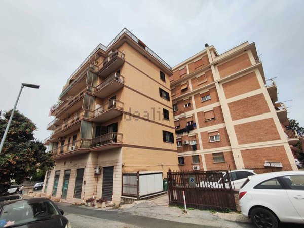 locale commerciale in affitto a Guidonia Montecelio