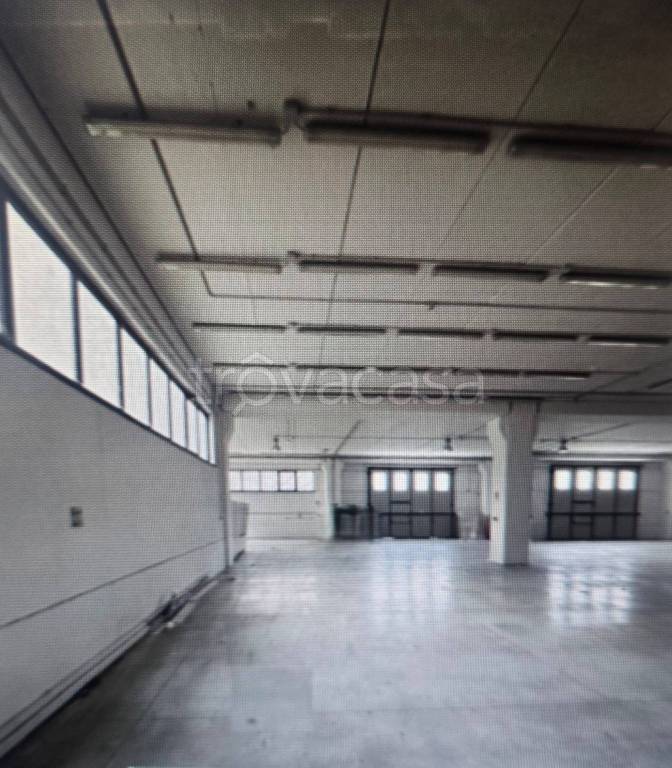 locale commerciale in affitto a Guidonia Montecelio