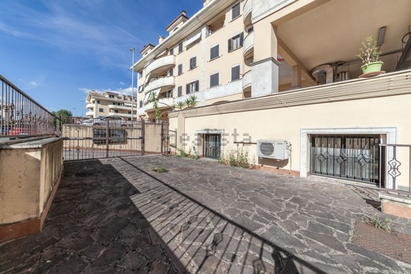 locale commerciale in affitto a Guidonia Montecelio