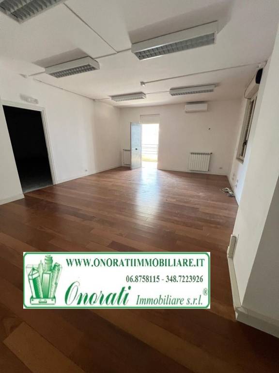 ufficio in affitto a Guidonia Montecelio in zona Guidonia