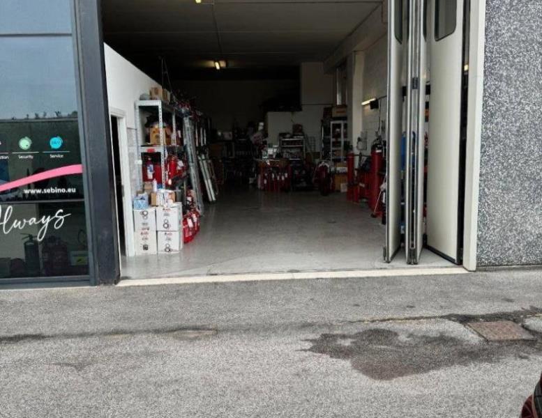 locale commerciale in affitto a Guidonia Montecelio
