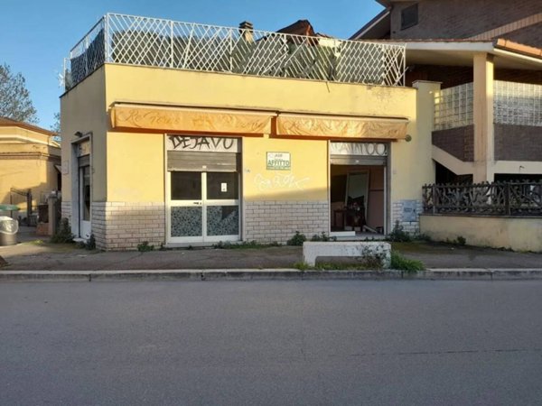 negozio in affitto a Guidonia Montecelio in zona Villalba