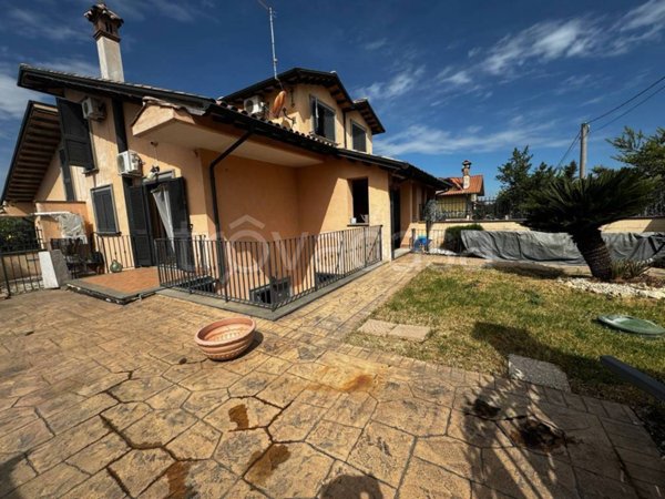 casa indipendente in affitto a Guidonia Montecelio in zona Pichini