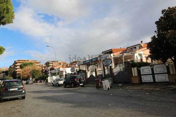 locale commerciale in affitto a Guidonia Montecelio in zona Guidonia