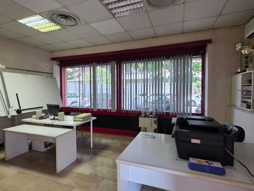 negozio in affitto a Guidonia Montecelio in zona Colleverde