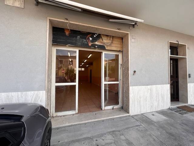 negozio in affitto a Guidonia Montecelio in zona Guidonia