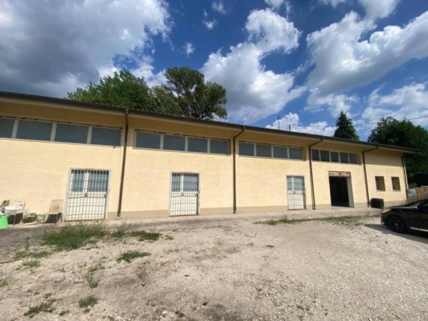 locale commerciale in affitto a Guidonia Montecelio in zona Villanova