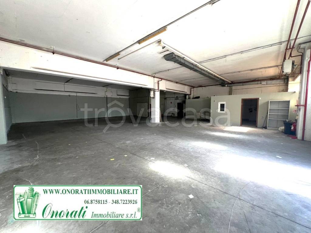 locale commerciale in affitto a Guidonia Montecelio