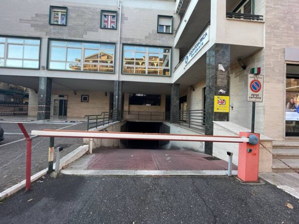 locale commerciale in affitto a Guidonia Montecelio