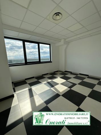 ufficio in affitto a Guidonia Montecelio