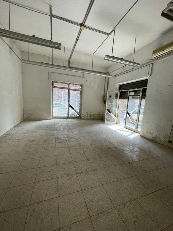 locale commerciale in affitto a Guidonia Montecelio in zona Villalba