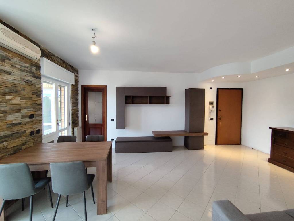 appartamento in affitto a Guidonia Montecelio in zona Villanova