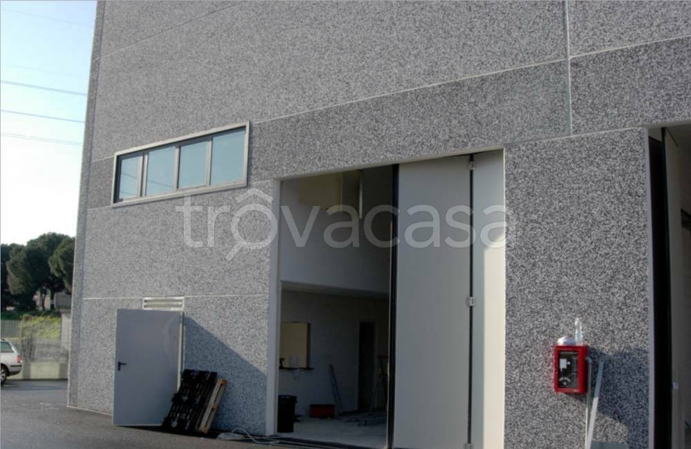 locale commerciale in affitto a Guidonia Montecelio in zona Guidonia