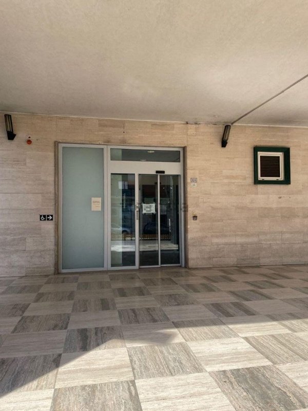 locale commerciale in affitto a Guidonia Montecelio