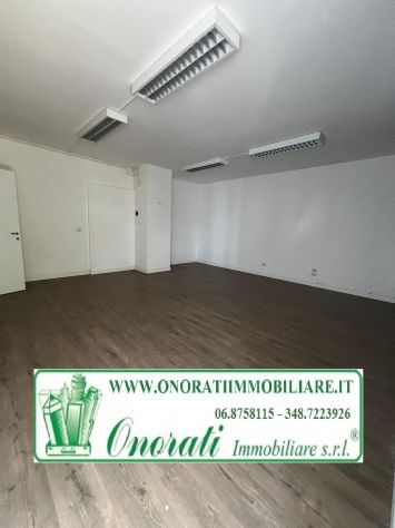locale commerciale in affitto a Guidonia Montecelio