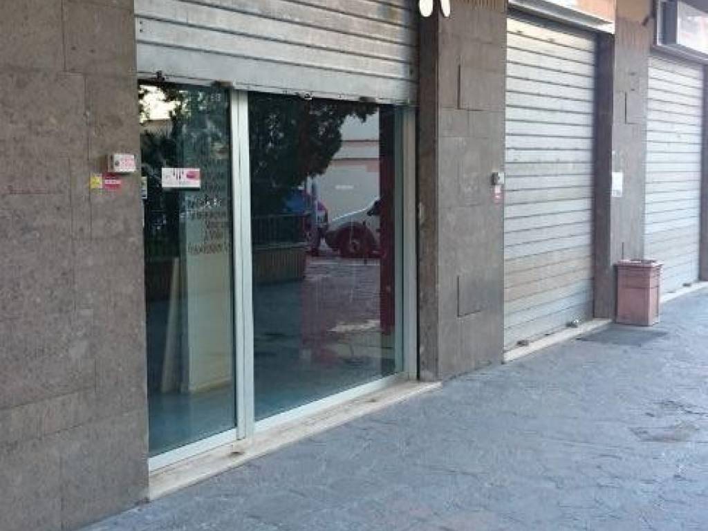 negozio in affitto a Guidonia Montecelio in zona Setteville