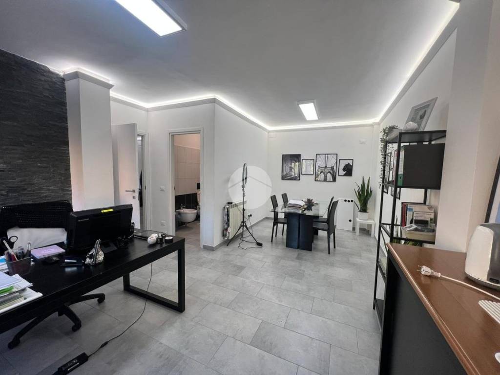 ufficio in affitto a Guidonia Montecelio in zona Guidonia