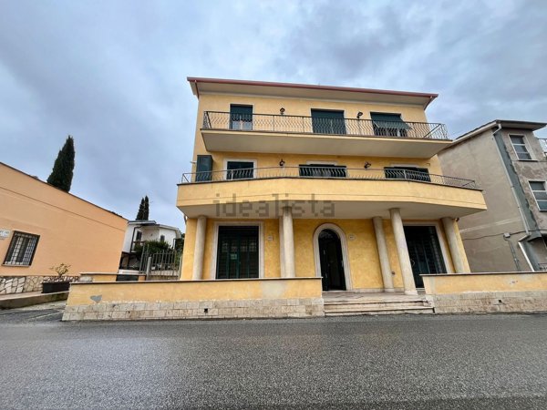 locale commerciale in affitto a Guidonia Montecelio in zona Villanova