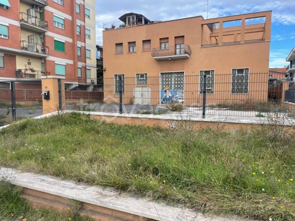 negozio in affitto a Guidonia Montecelio in zona Villalba