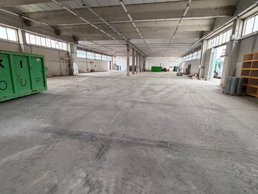 locale commerciale in affitto a Guidonia Montecelio in zona Guidonia