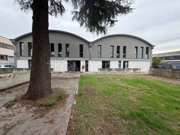 capannone in affitto a Guidonia Montecelio in zona Montecelio