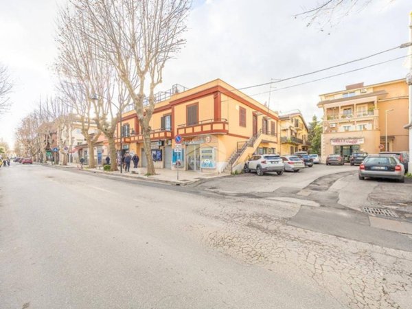 negozio in affitto a Guidonia Montecelio in zona Guidonia