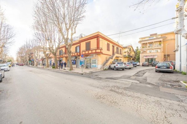 negozio in affitto a Guidonia Montecelio in zona Guidonia