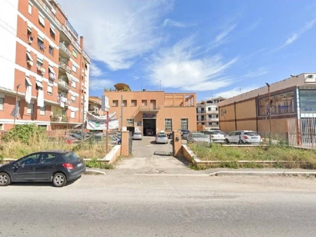 negozio in affitto a Guidonia Montecelio in zona Villalba