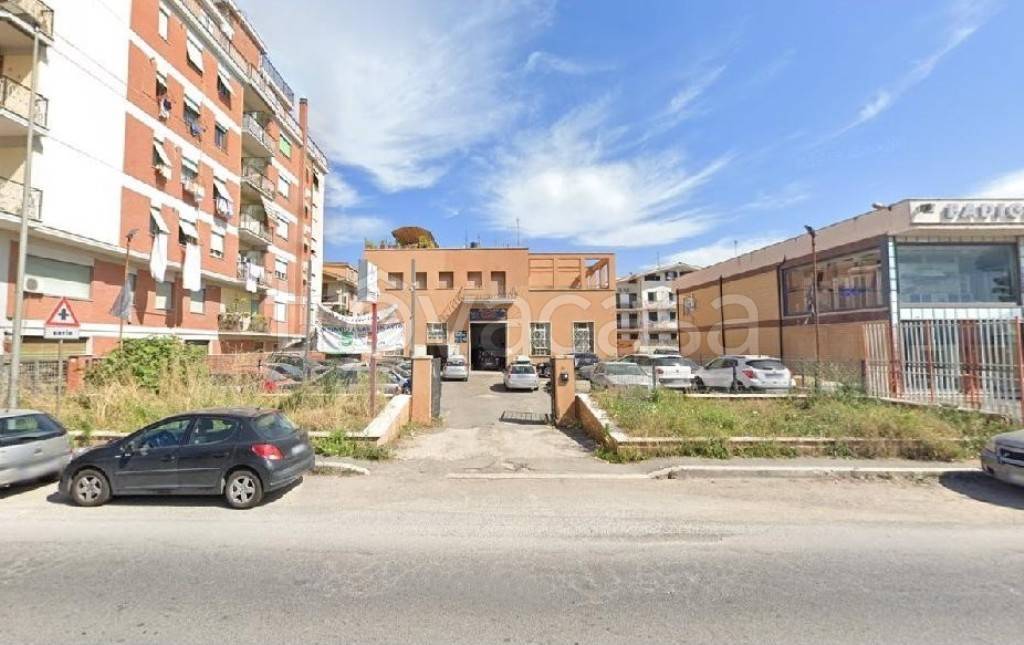 negozio in affitto a Guidonia Montecelio in zona Villalba