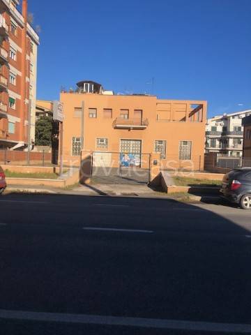 negozio in affitto a Guidonia Montecelio in zona Villalba