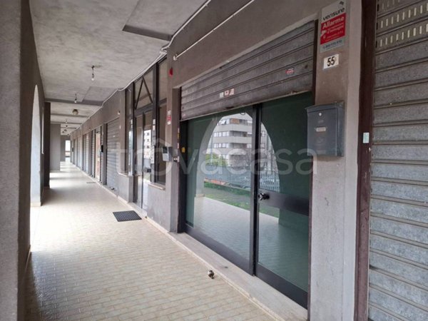negozio in affitto a Guidonia Montecelio in zona Montecelio