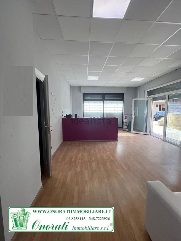 locale commerciale in affitto a Guidonia Montecelio