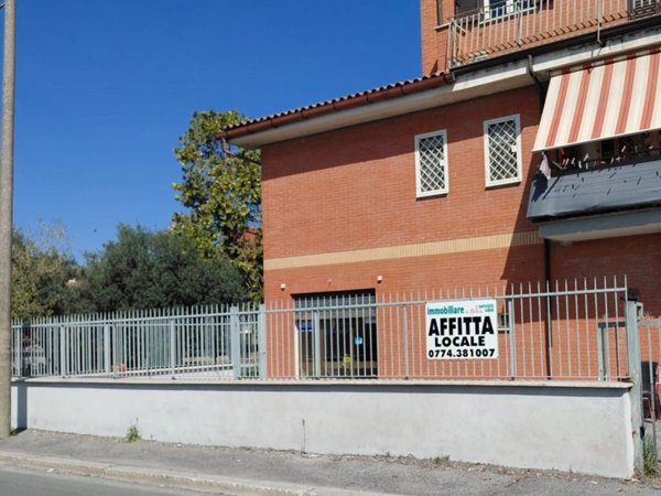 negozio in affitto a Guidonia Montecelio in zona Villanova