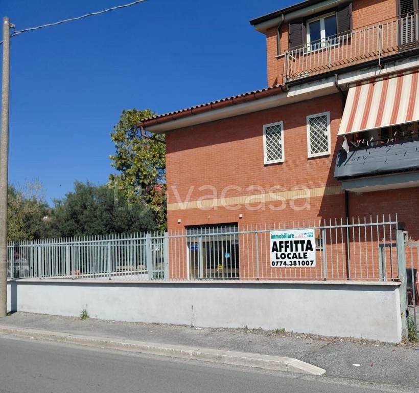 negozio in affitto a Guidonia Montecelio in zona Villanova