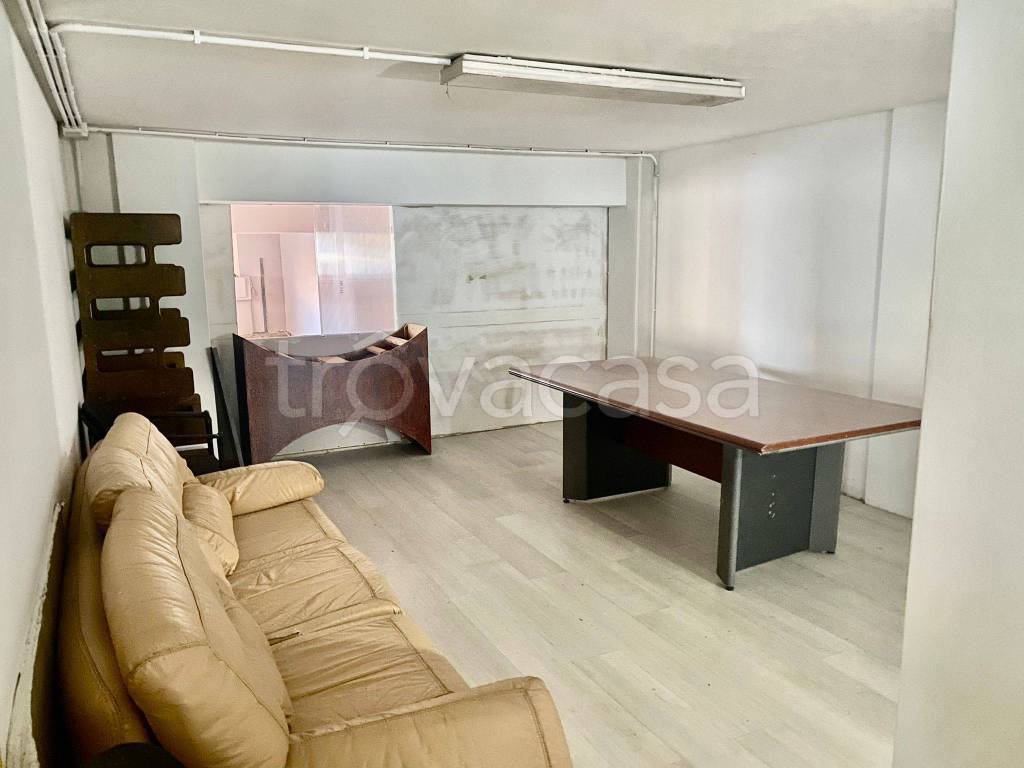 negozio in affitto a Guidonia Montecelio in zona Setteville
