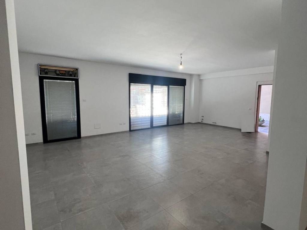 locale commerciale in affitto a Guidonia Montecelio