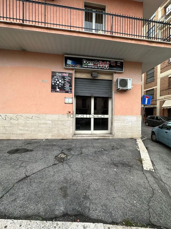 locale commerciale in affitto a Guidonia Montecelio in zona Villanova