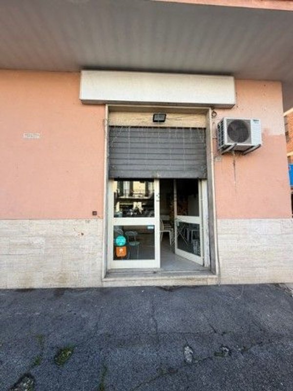 locale commerciale in affitto a Guidonia Montecelio in zona Villanova