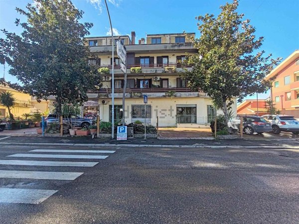 negozio in affitto a Guidonia Montecelio in zona Villanova