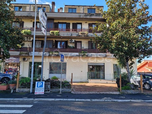 negozio in affitto a Guidonia Montecelio in zona Villanova