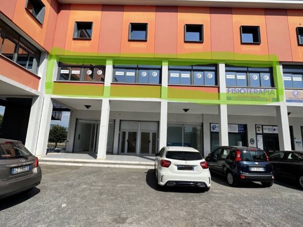 negozio in affitto a Guidonia Montecelio in zona Villalba