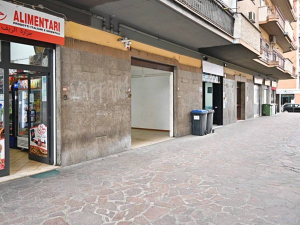 negozio in affitto a Guidonia Montecelio in zona Setteville