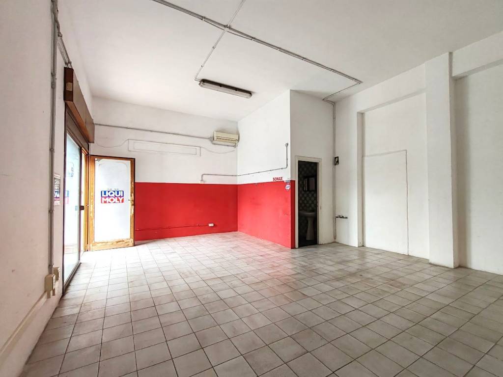 negozio in affitto a Guidonia Montecelio