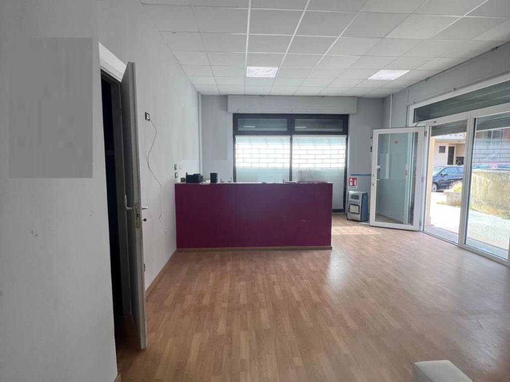 locale commerciale in affitto a Guidonia Montecelio