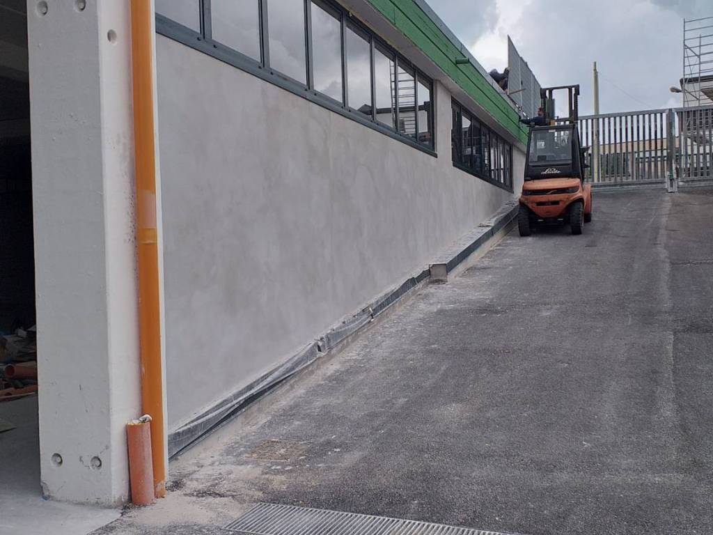 locale commerciale in affitto a Guidonia Montecelio