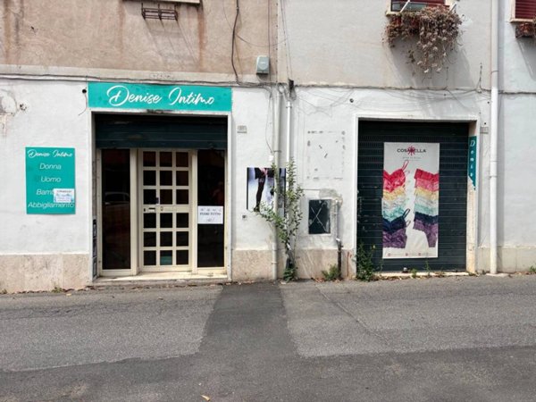 negozio in affitto a Guidonia Montecelio in zona Guidonia