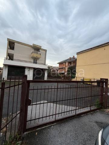 negozio in affitto a Guidonia Montecelio in zona Montecelio