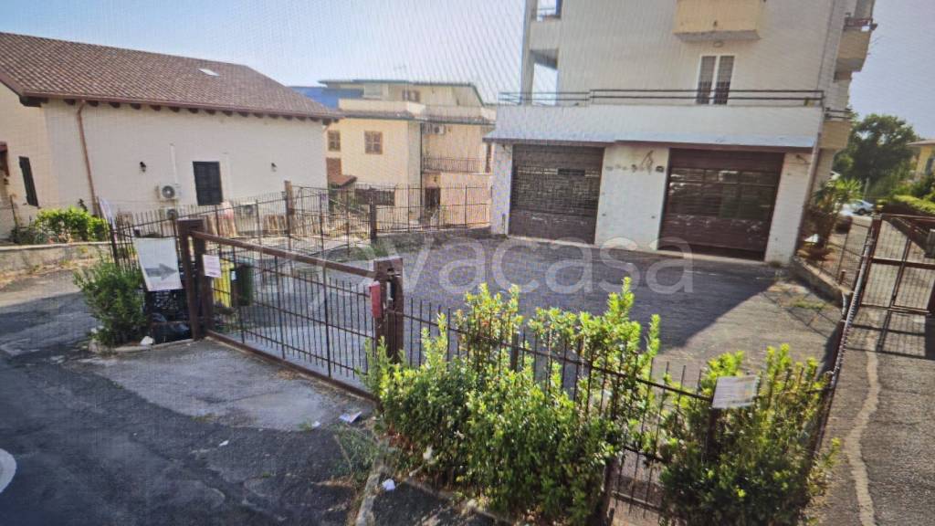 negozio in affitto a Guidonia Montecelio