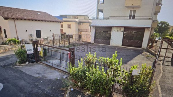 locale commerciale in affitto a Guidonia Montecelio