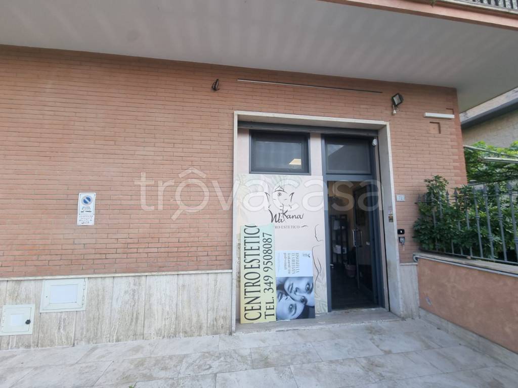 negozio in affitto a Guidonia Montecelio in zona La Botte